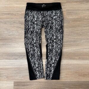 Nike Women's XSRunning‎ Dri-Fit Black/ White Capri Crop Leggings Athletic